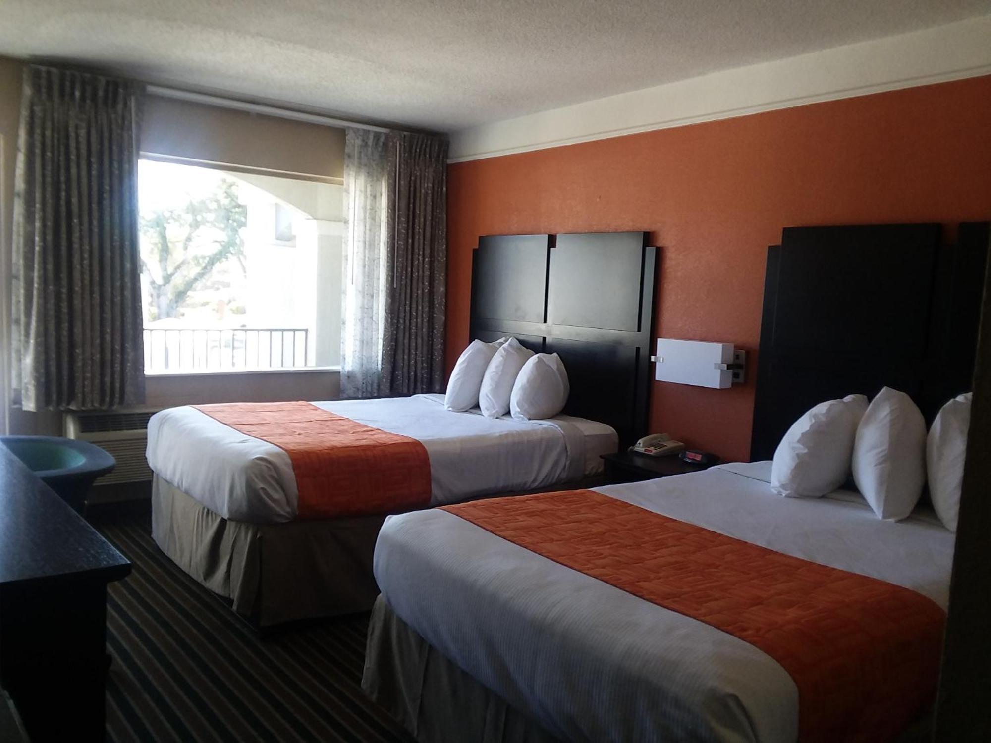 Howard Johnson By Wyndham Historic Lake Charles Exterior foto