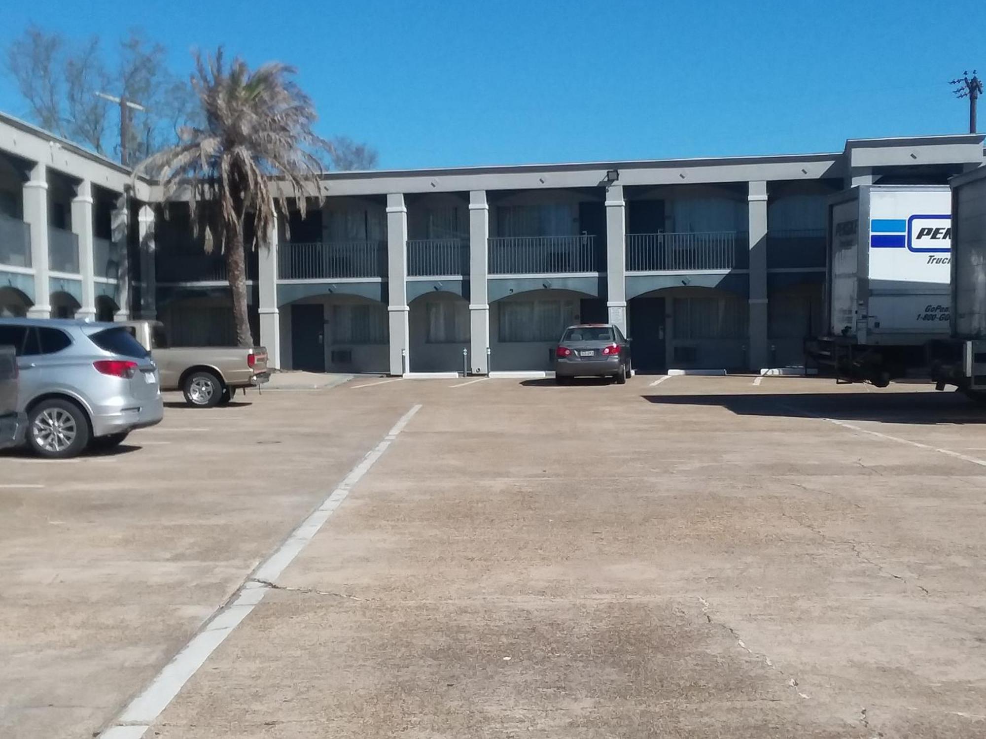 Howard Johnson By Wyndham Historic Lake Charles Exterior foto
