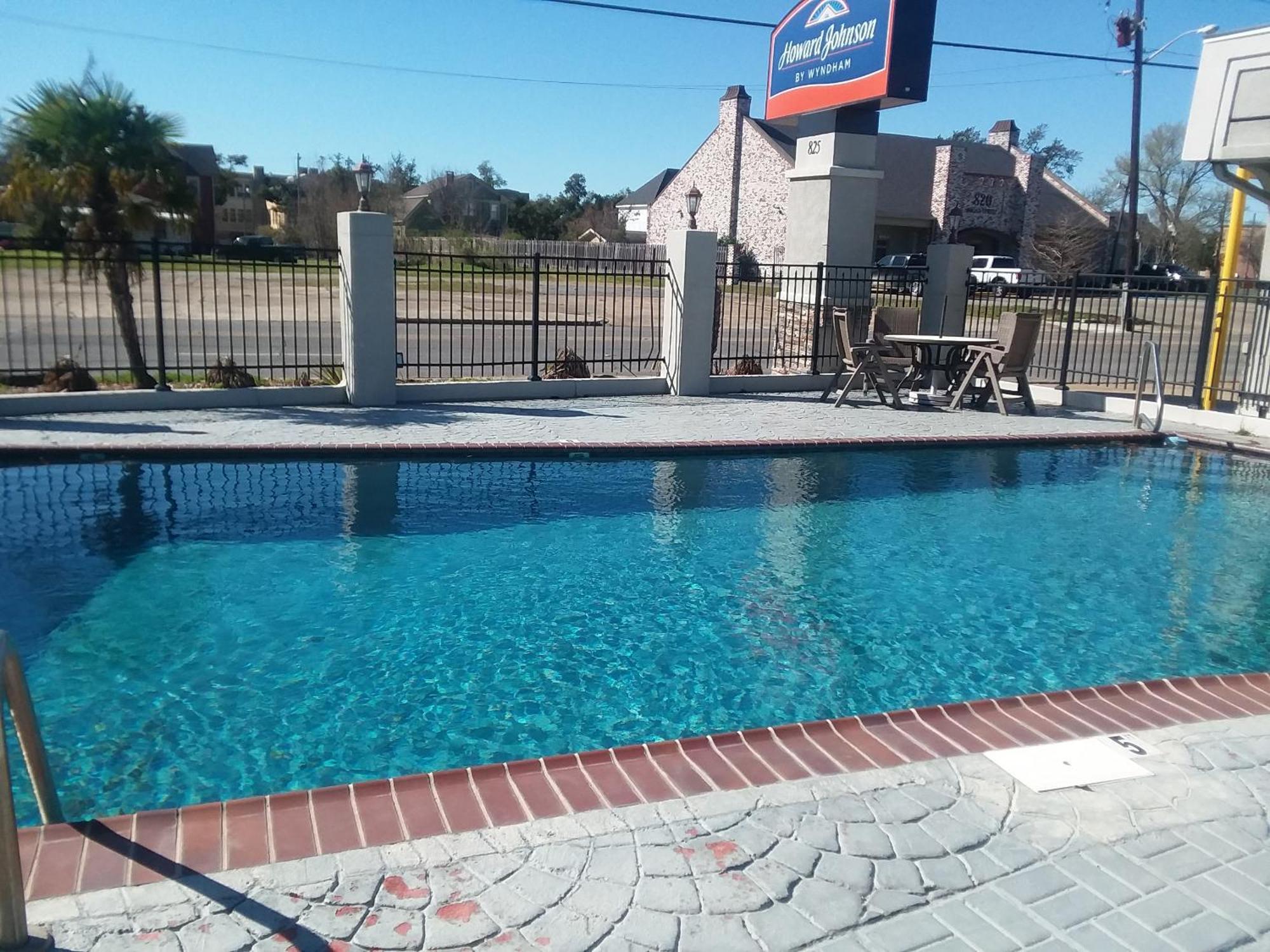Howard Johnson By Wyndham Historic Lake Charles Exterior foto